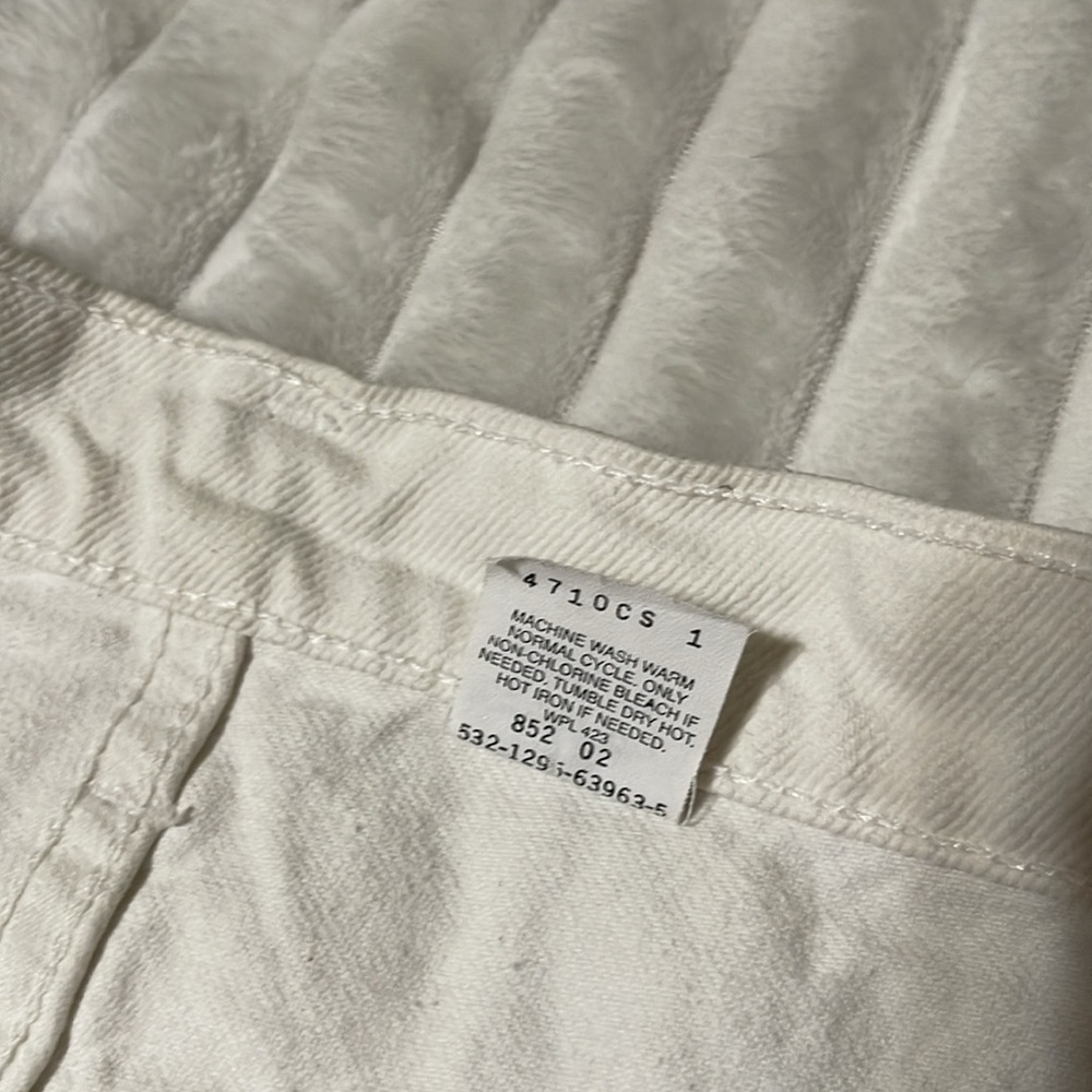 Levis 522 Vintage White Short | Size 16 - Picture 11 of 15